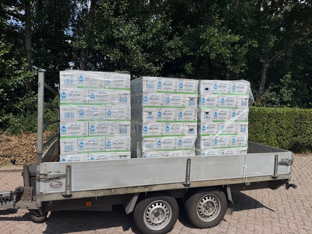 Volle pallets THEONI klaar voor transport